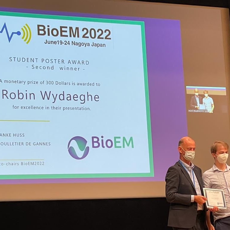 BioEM student competition award photograph